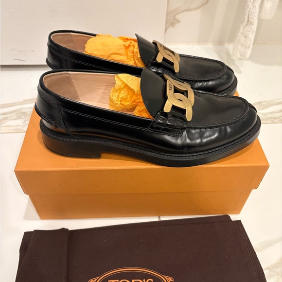 Tod's Black Loafers with Gold Chain Size 38.5 - Picture 4 of 11